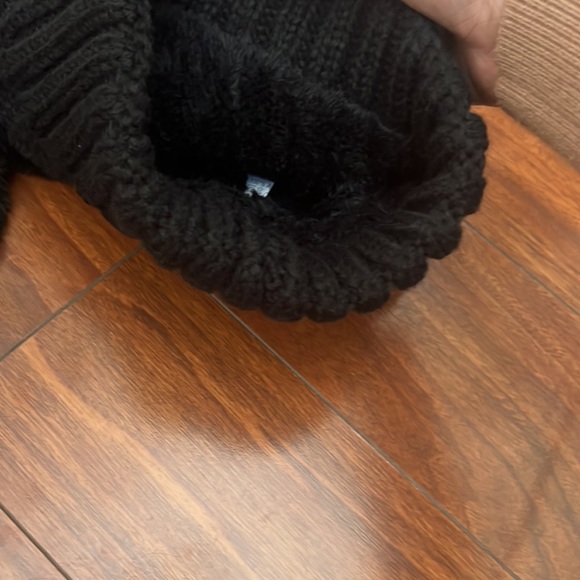 UGG knit hat and infinity scarf - Picture 2 of 4